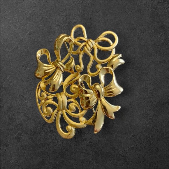 Vintage TARA Large 2-3/8" Ribbons & Bows Brooch Pin - Picture 5 of 7